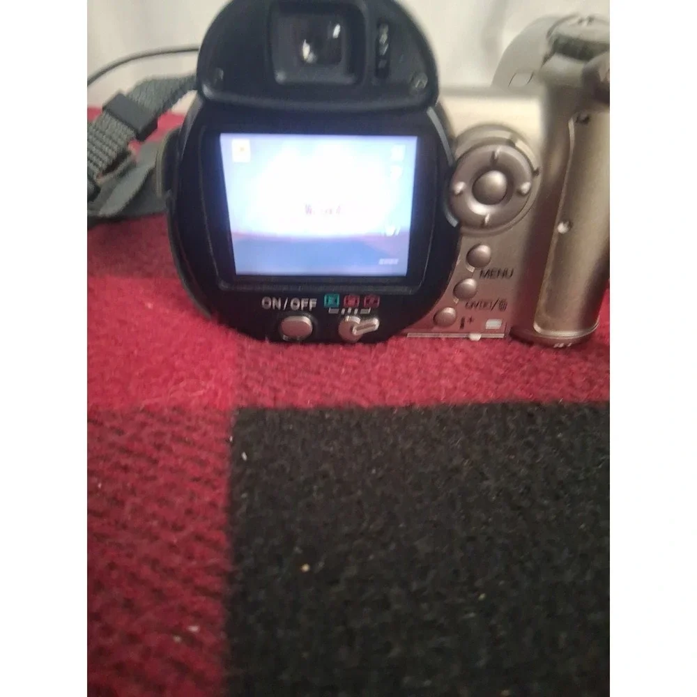 Konica Minolta DiMAGE Z6 6MP Digital Camera 12x Optical Zoom Anti-Shake .